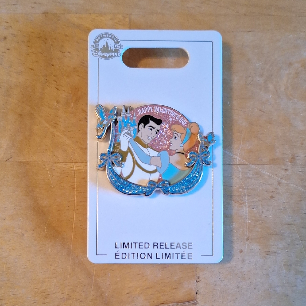 Disney Parks Cinderella Valentine's Day Pin NWT PB1B8 400944814815